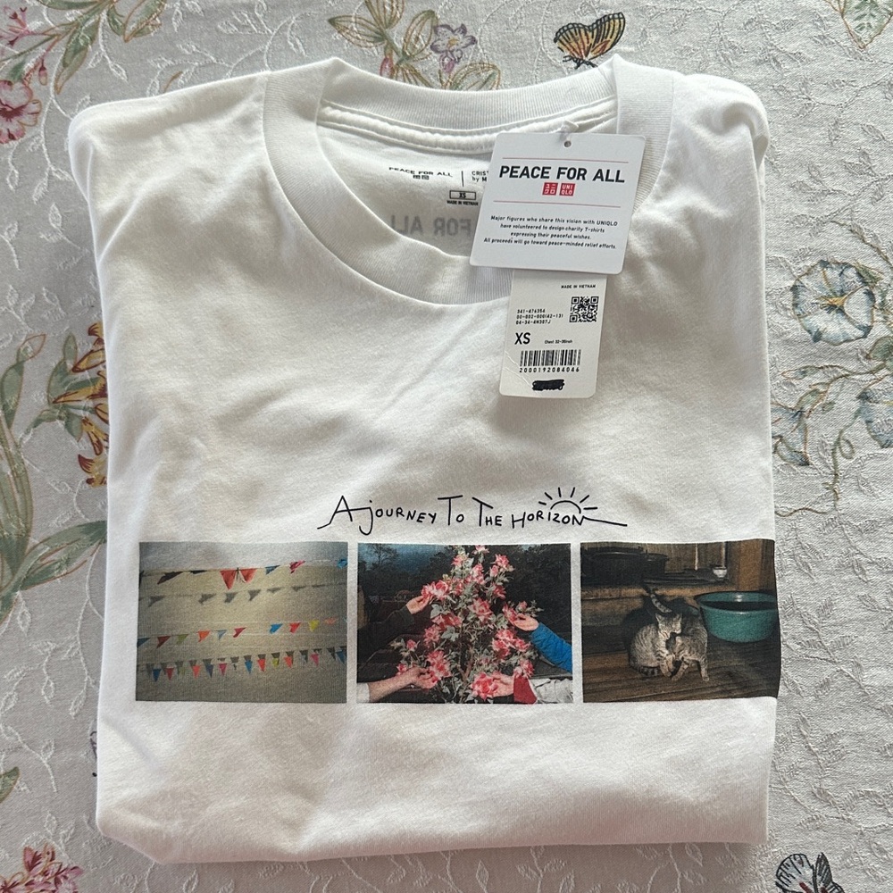 Uniqlo PEACE FOR ALL Graphic T-Shirt | Cristina de Middel